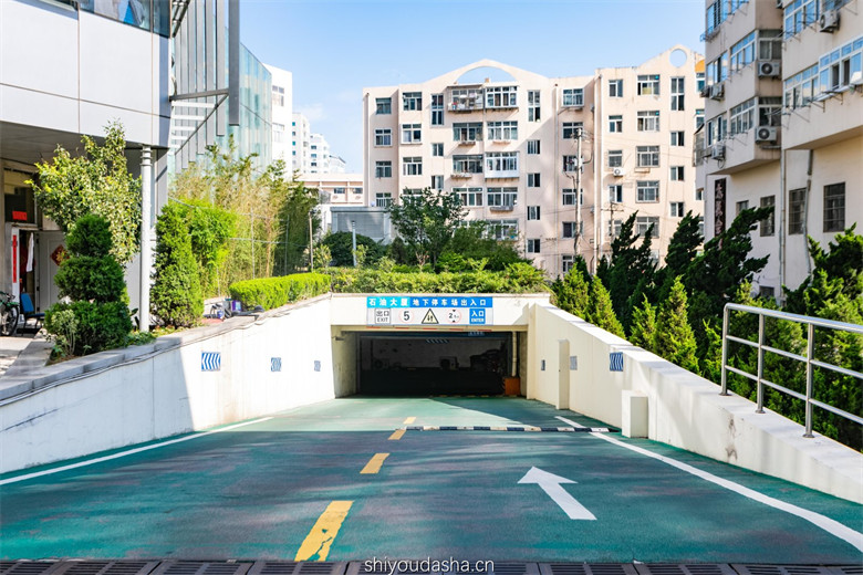 停车场入口